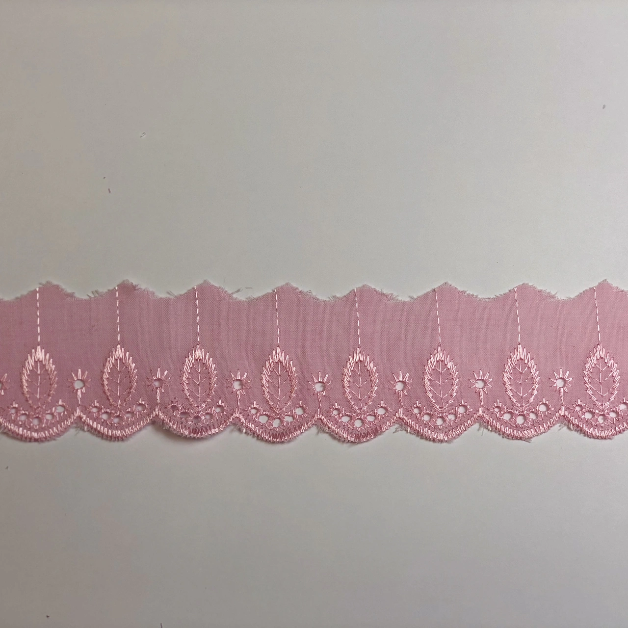 Färgad bomullsbrodyr Rosa meter