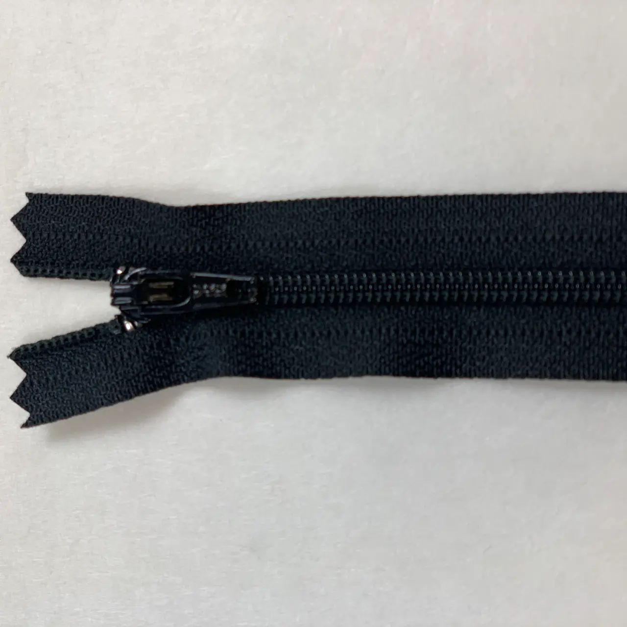 Byx- & klänningslås svart 15-60cm