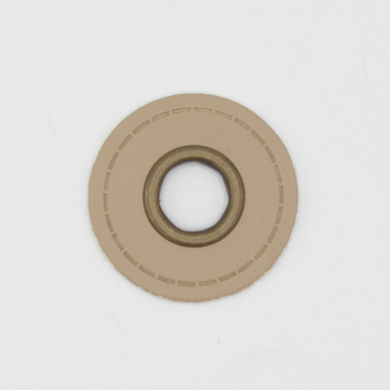 Läderlapp med öljett - Rund, Sand 8mm