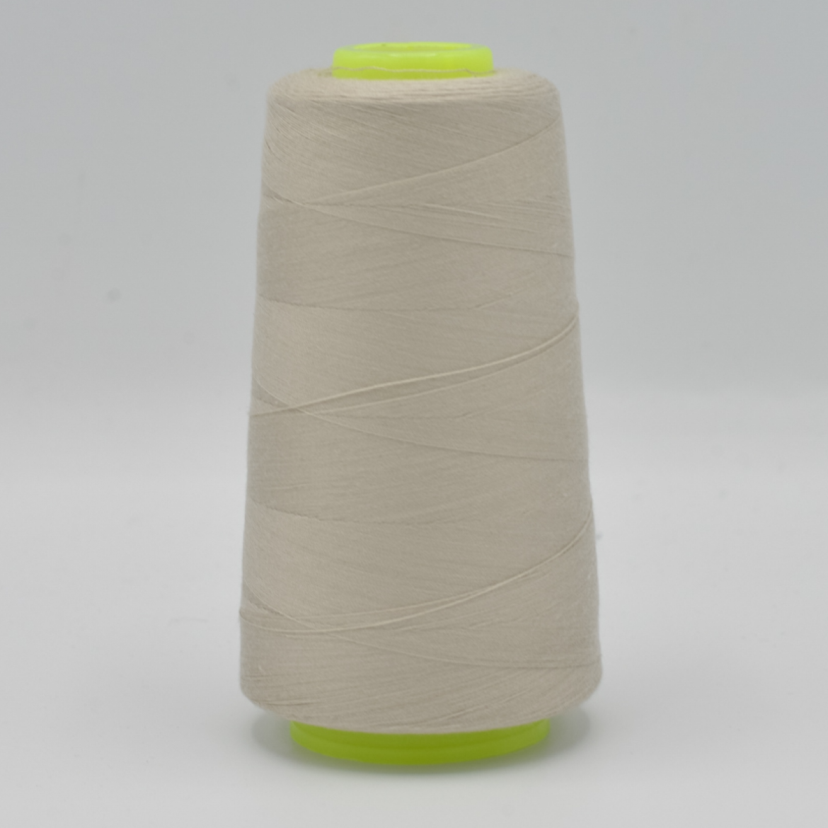520 | Overlocktråd Zahra  4 st - Sand