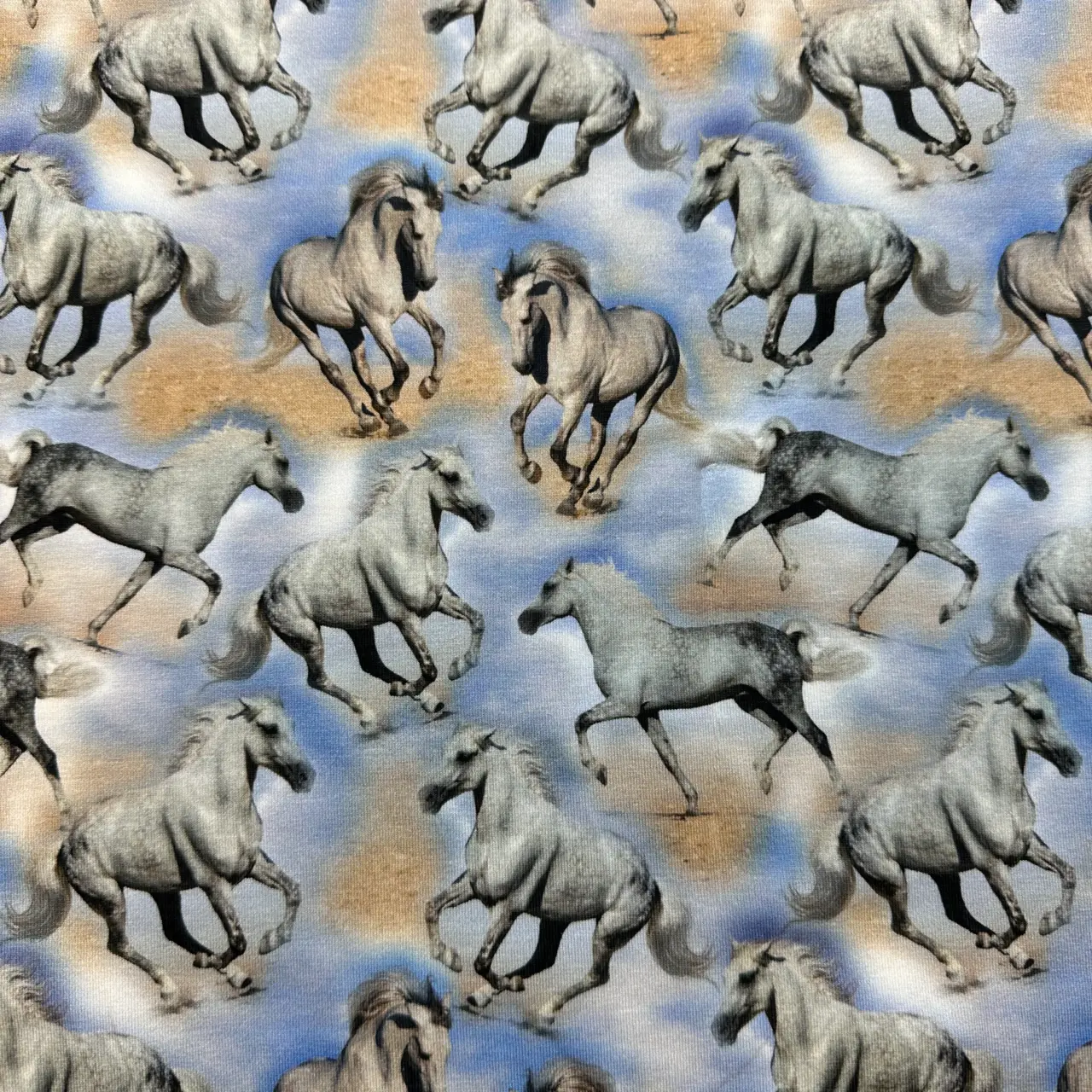 Vita hästar - Trikåtyg