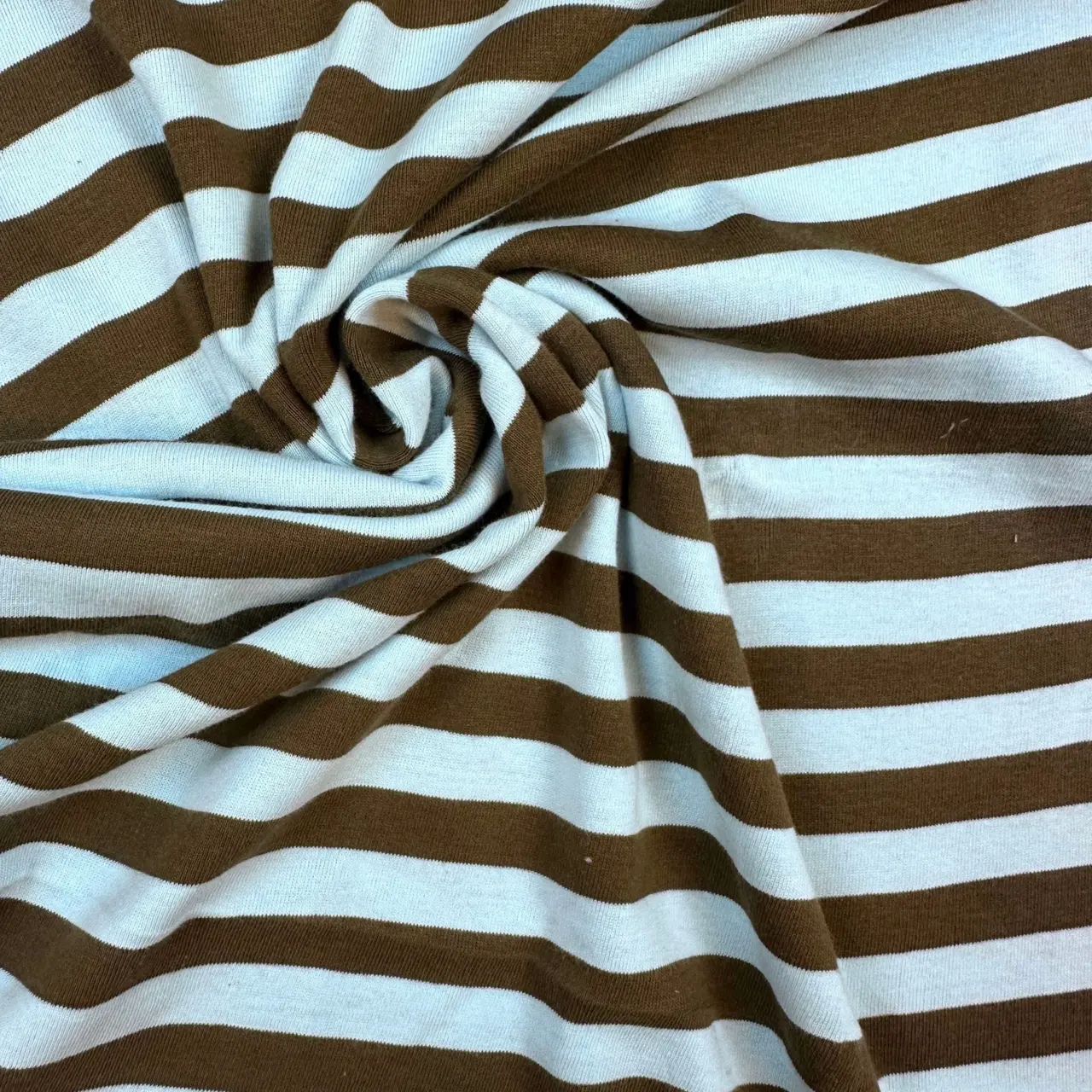 Ribbstickat - Brun/Baby Blå