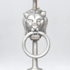 Lion - Bordslampa antik Silver