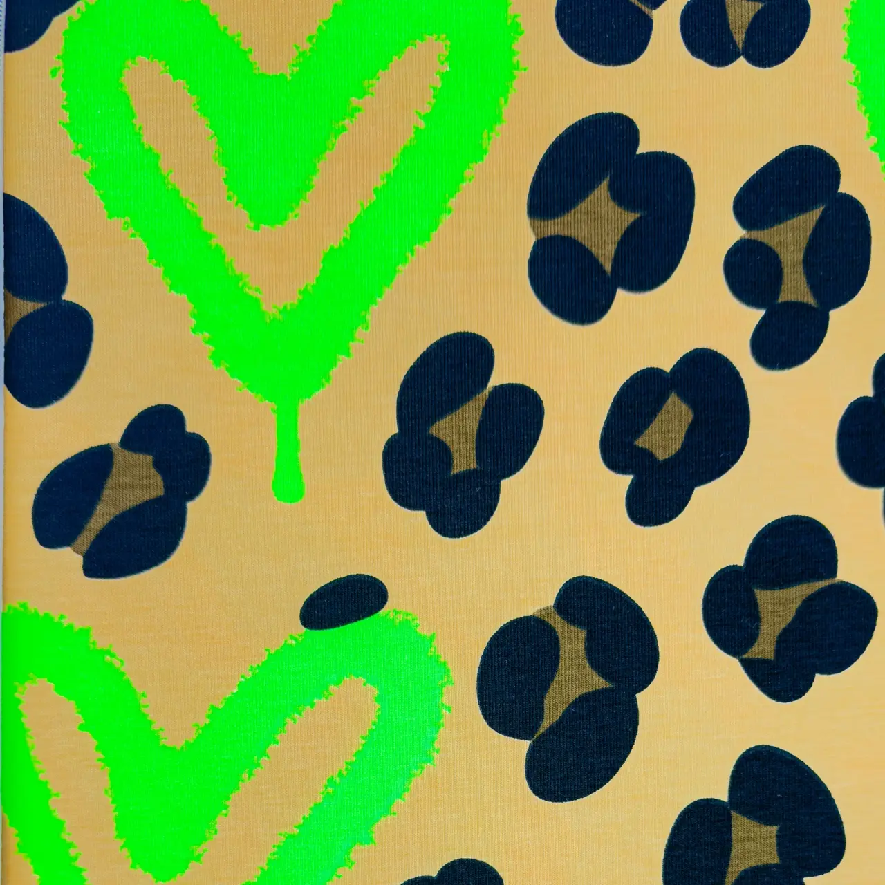 Leopard With Neon Hearts, Neon Green - Trikåtyg