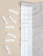 Adjustable curtain hook - plastic