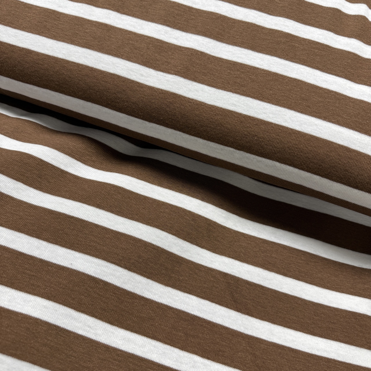 Ribbstickat - Brun/Vit