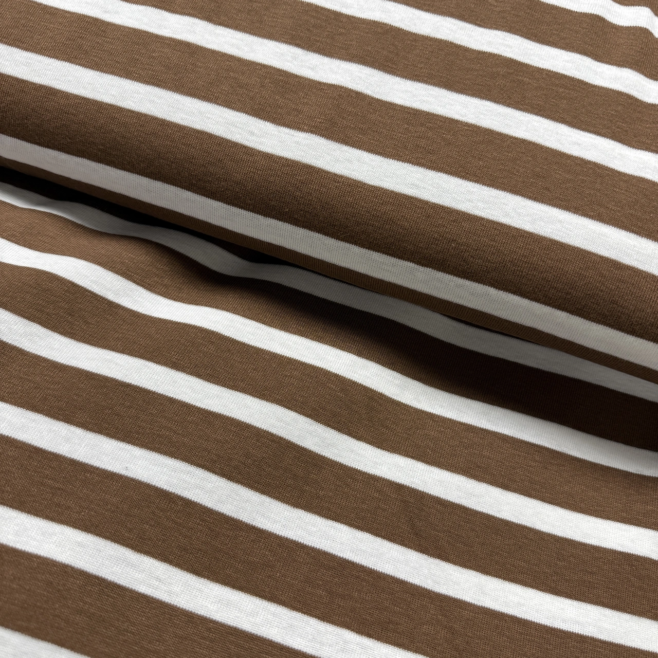 Ribbstickat - Brun/Vit