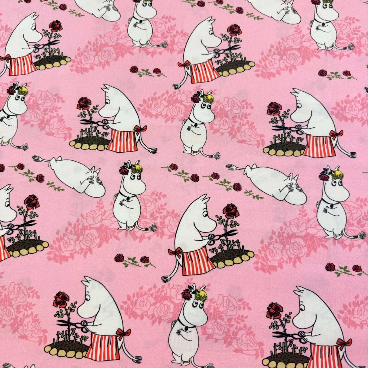 Rosenträdgård, rosa - Moomin | Vävt tyg