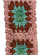 Band med virkade mormorsrutor