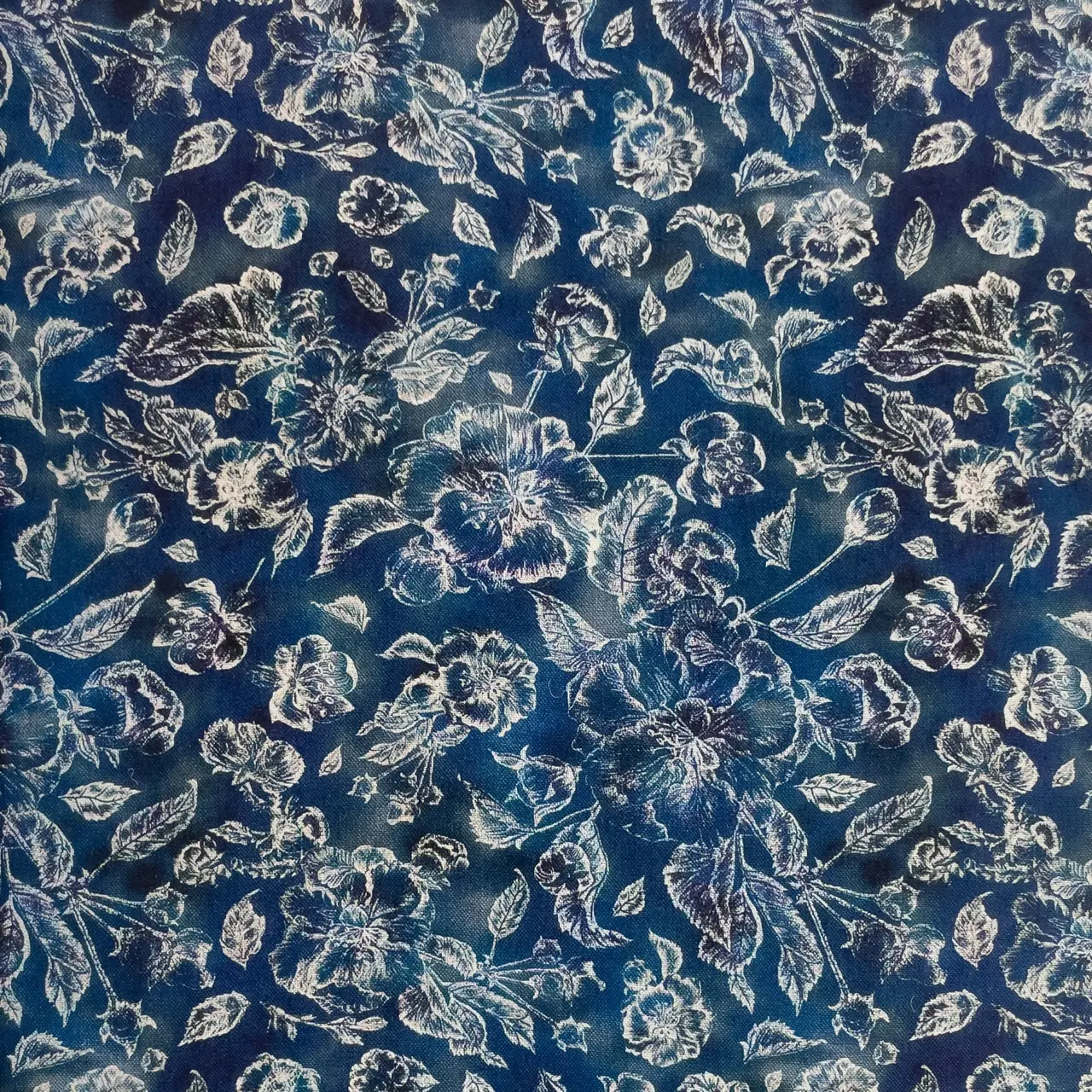 Viskos - White Flowers, Blue